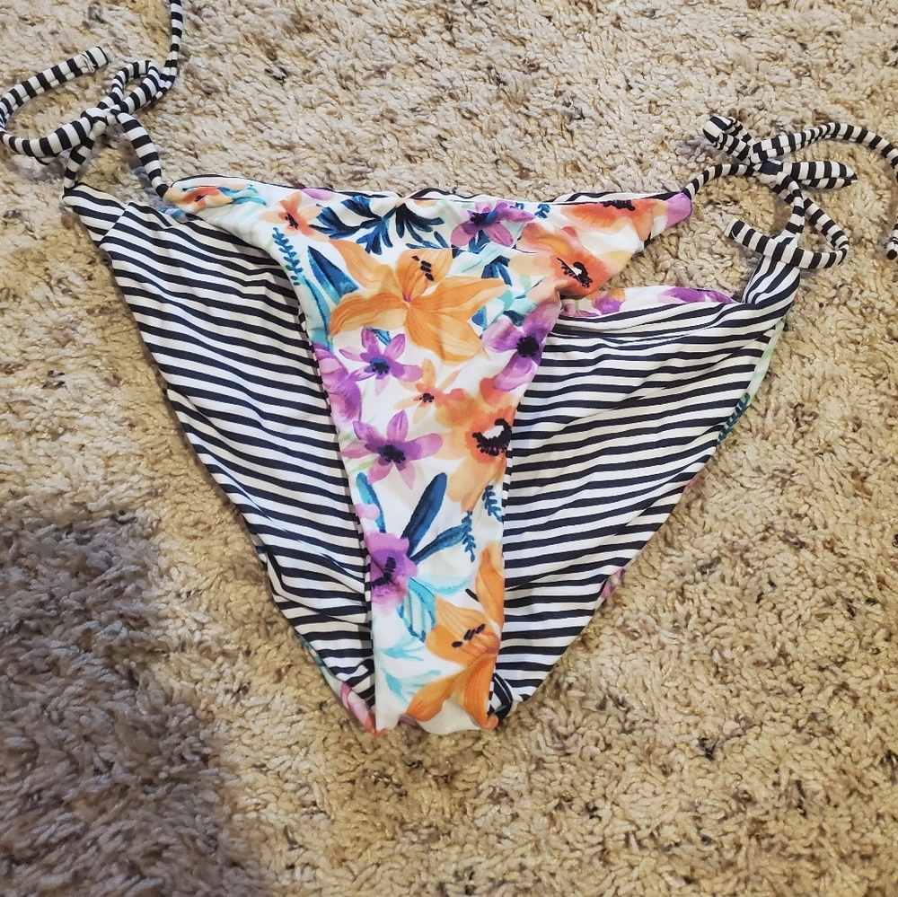 Reversible swim bottom